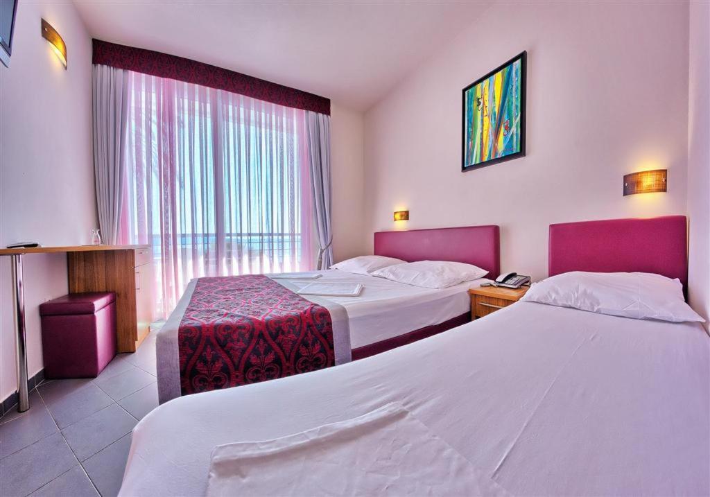 Hotel Sirena Подгора Екстер'єр фото