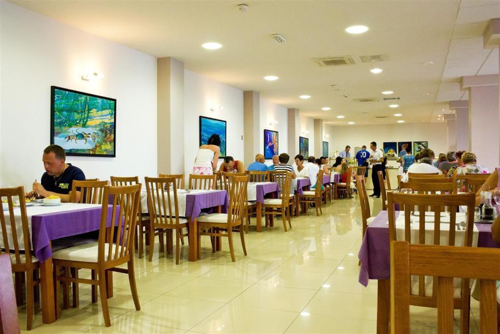Hotel Sirena Подгора Екстер'єр фото