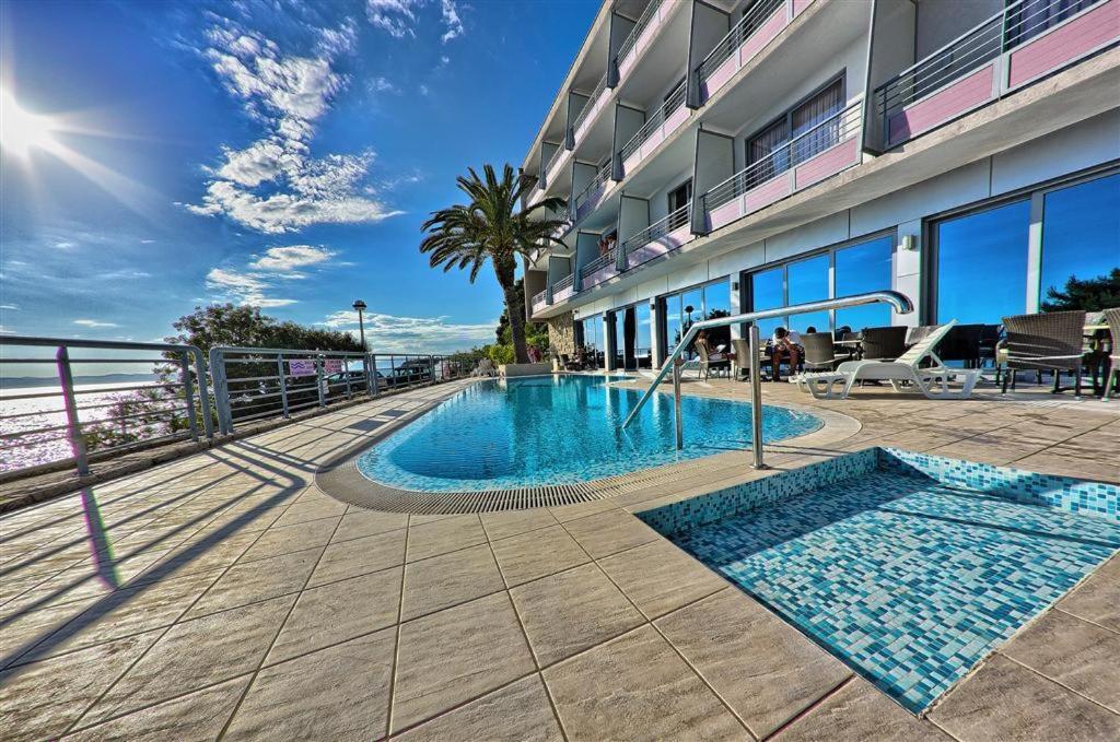 Hotel Sirena Подгора Екстер'єр фото