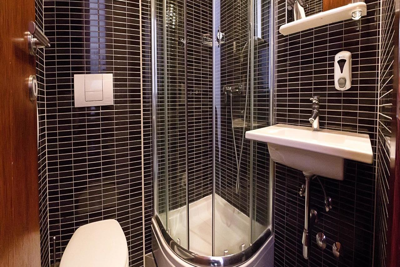 Hotel Sirena Подгора Екстер'єр фото