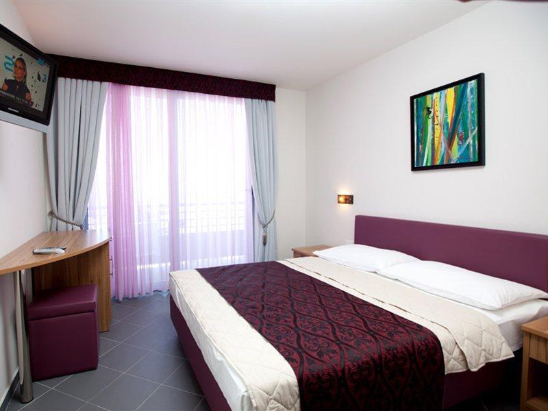 Hotel Sirena Подгора Екстер'єр фото