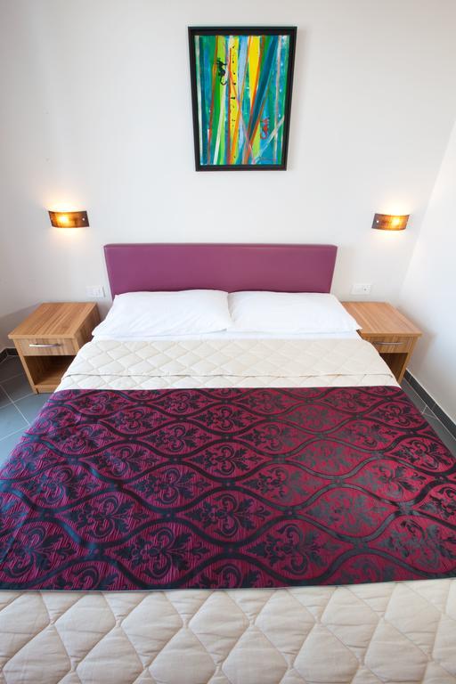 Hotel Sirena Подгора Екстер'єр фото