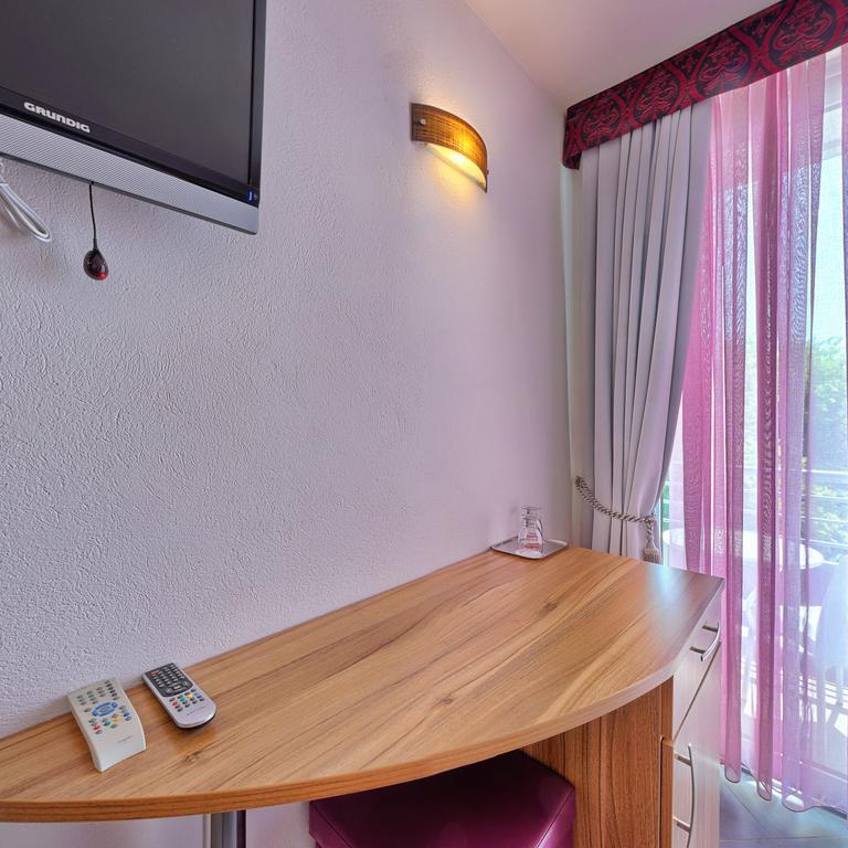 Hotel Sirena Подгора Екстер'єр фото