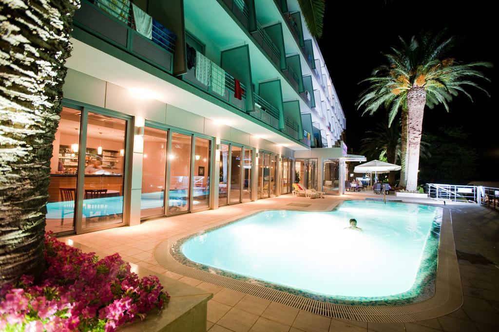 Hotel Sirena Подгора Екстер'єр фото