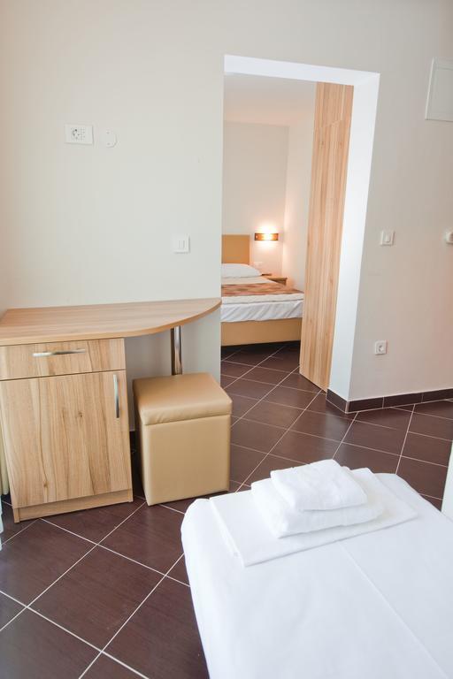 Hotel Sirena Подгора Екстер'єр фото